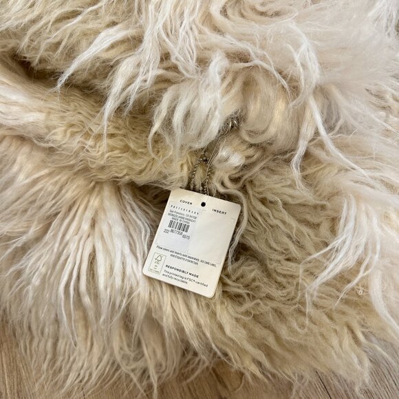 POTTERY BARN Mongolian Patchwork Faux Fur Bean Bag in Ivory NWT - Picture 5 of 8